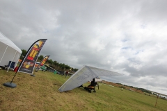 Flylight Dragon chaser with retractable undercarriage